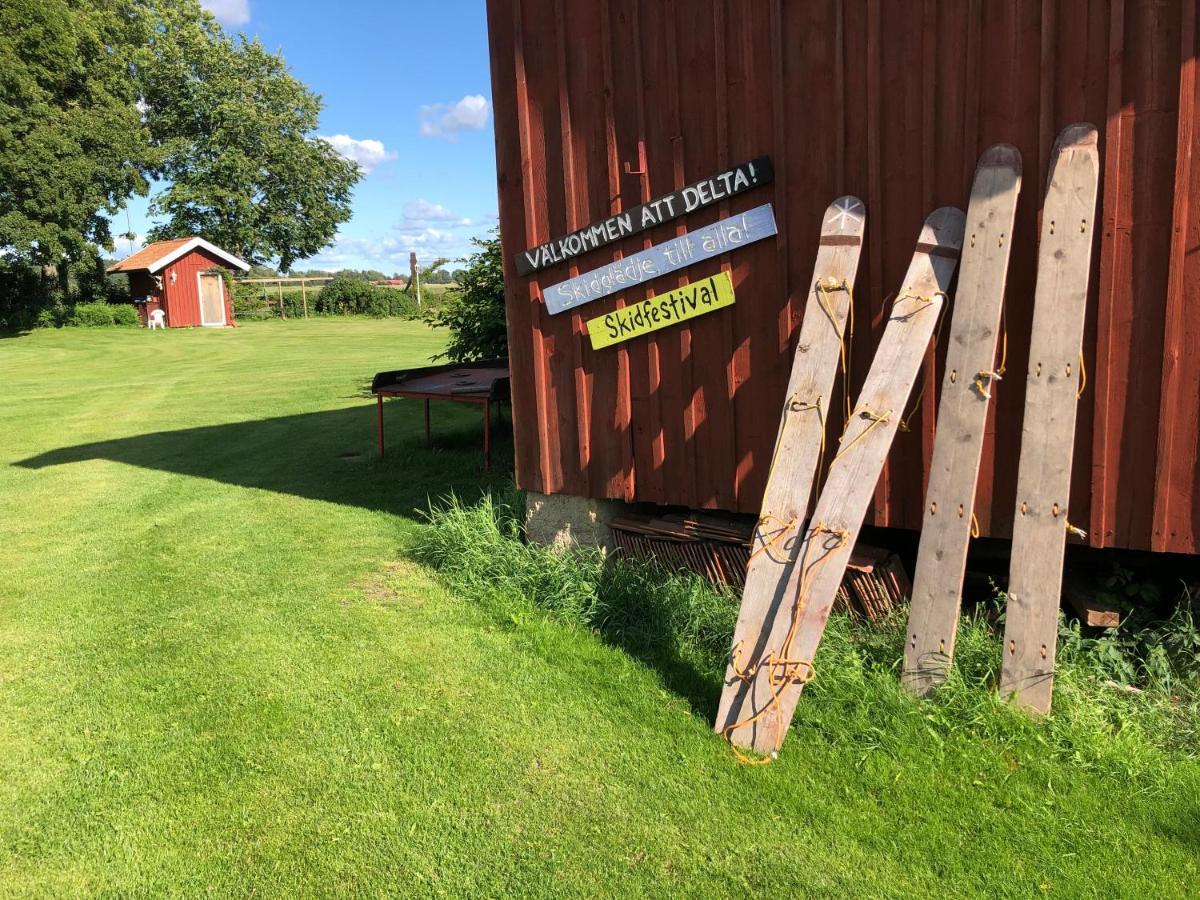 Aeventyrsgardens Vandrarhem, Kinnekulle Källby Exterior foto