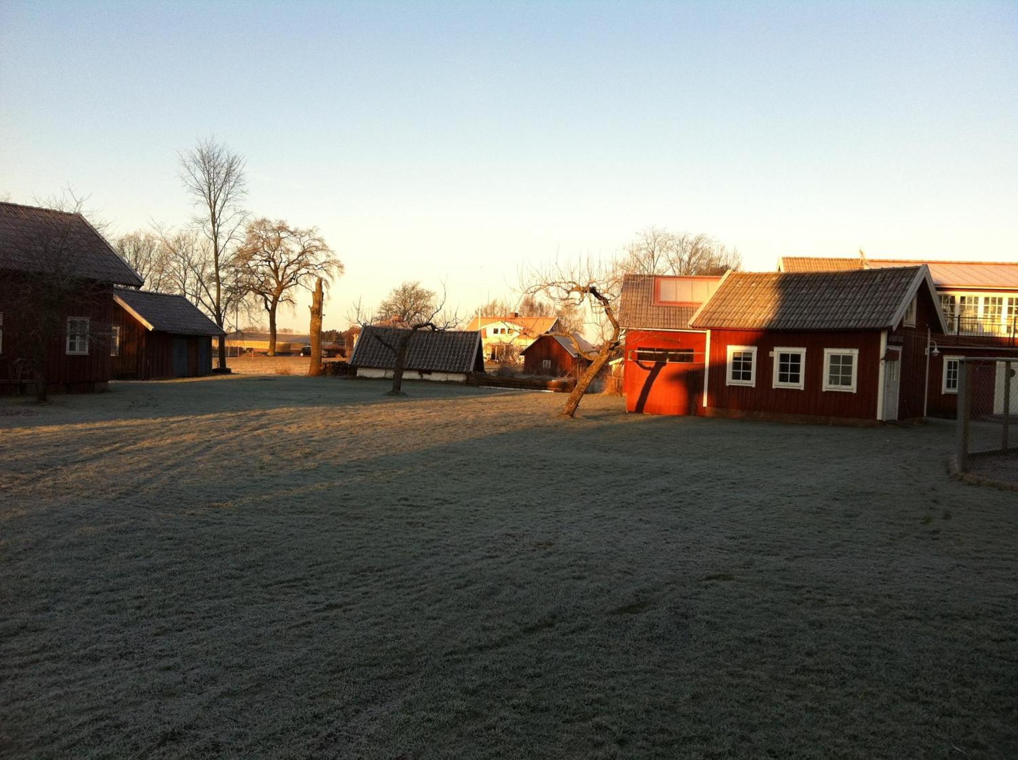 Aeventyrsgardens Vandrarhem, Kinnekulle Källby Exterior foto