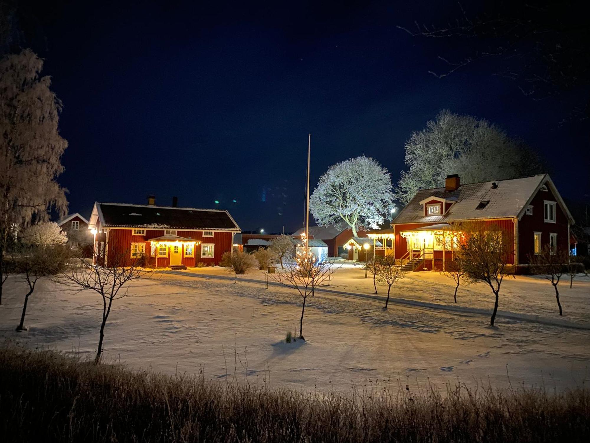 Aeventyrsgardens Vandrarhem, Kinnekulle Källby Exterior foto