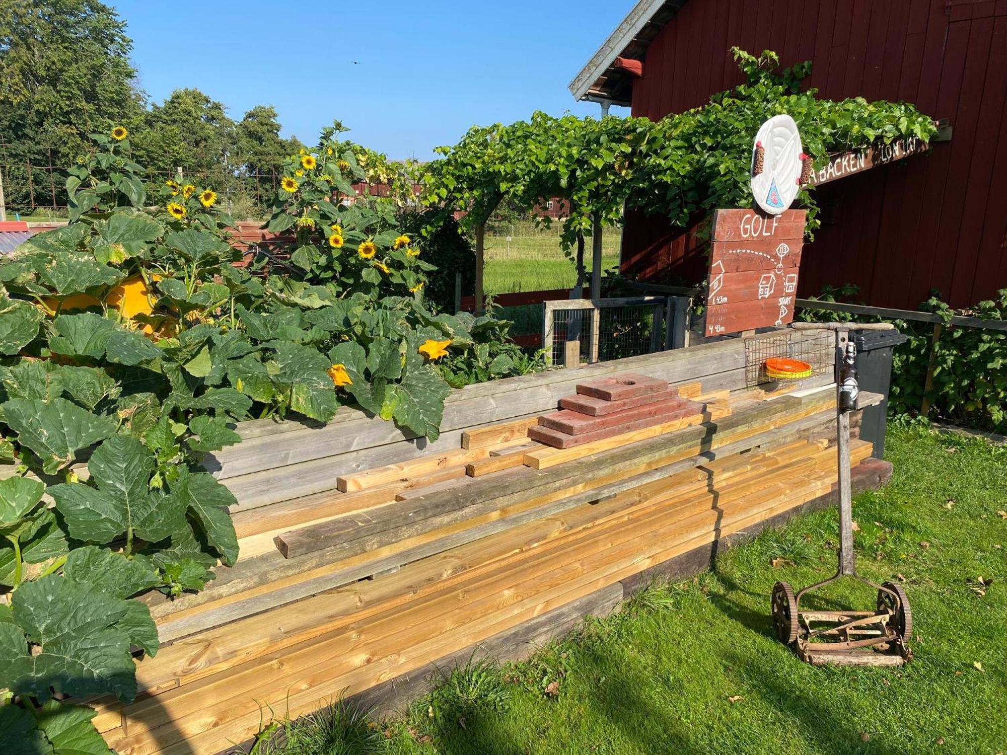 Aeventyrsgardens Vandrarhem, Kinnekulle Källby Exterior foto