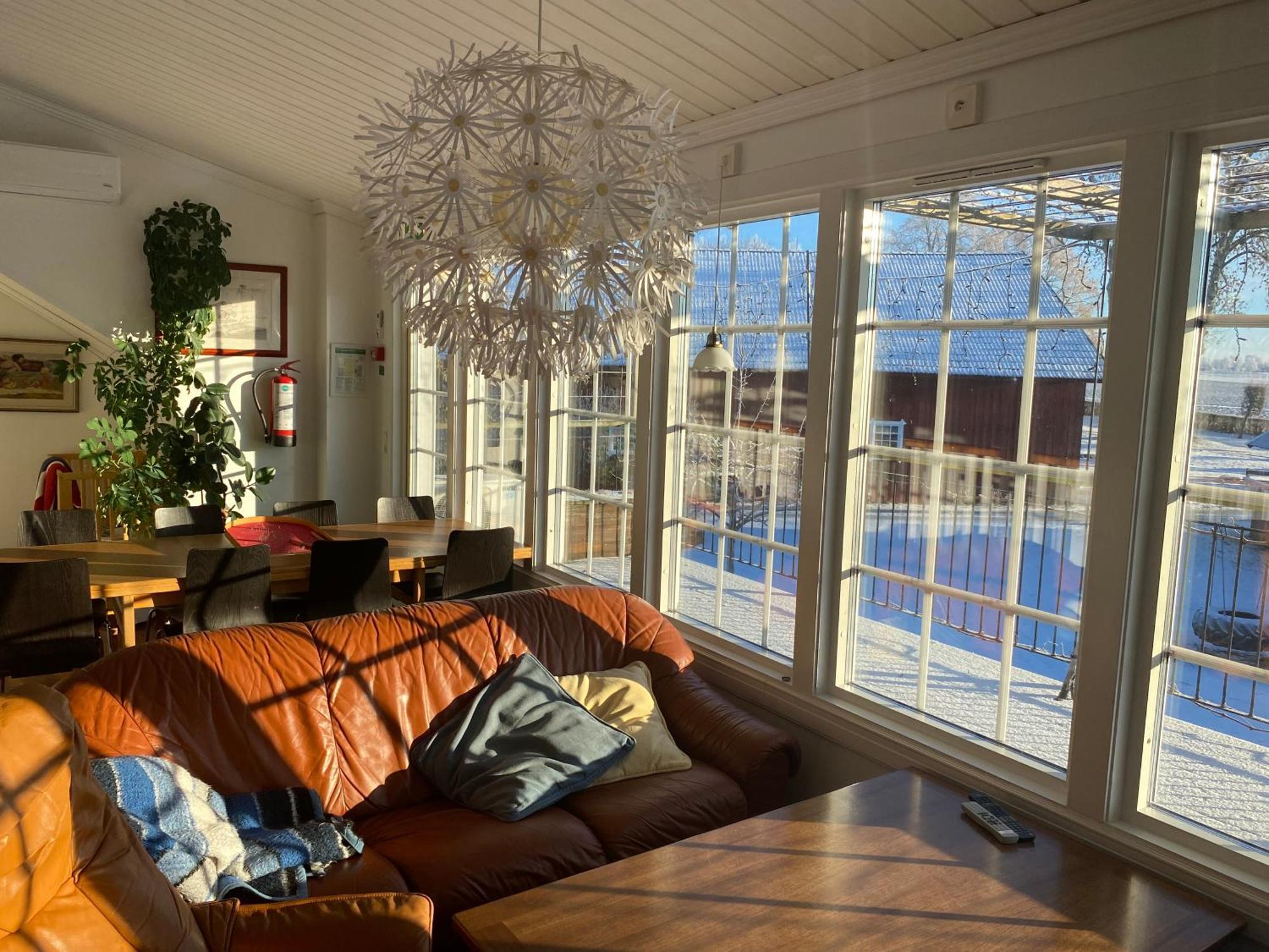 Aeventyrsgardens Vandrarhem, Kinnekulle Källby Exterior foto