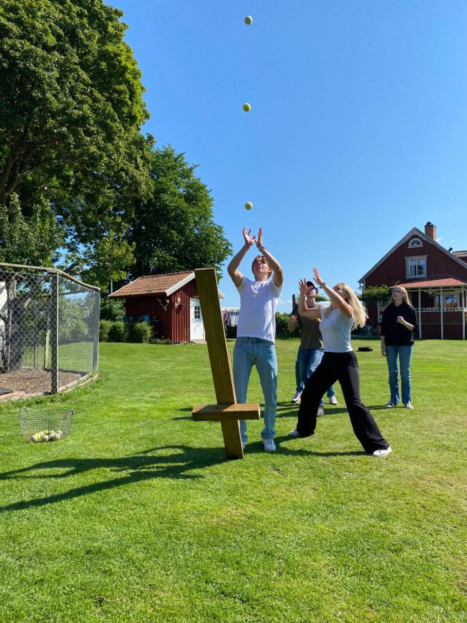 Aeventyrsgardens Vandrarhem, Kinnekulle Källby Exterior foto