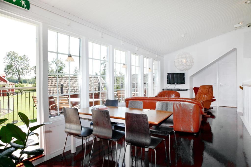 Aeventyrsgardens Vandrarhem, Kinnekulle Källby Exterior foto