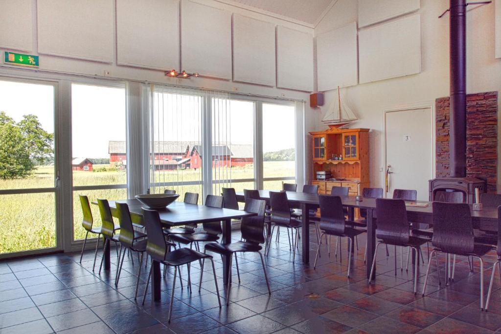 Aeventyrsgardens Vandrarhem, Kinnekulle Källby Exterior foto