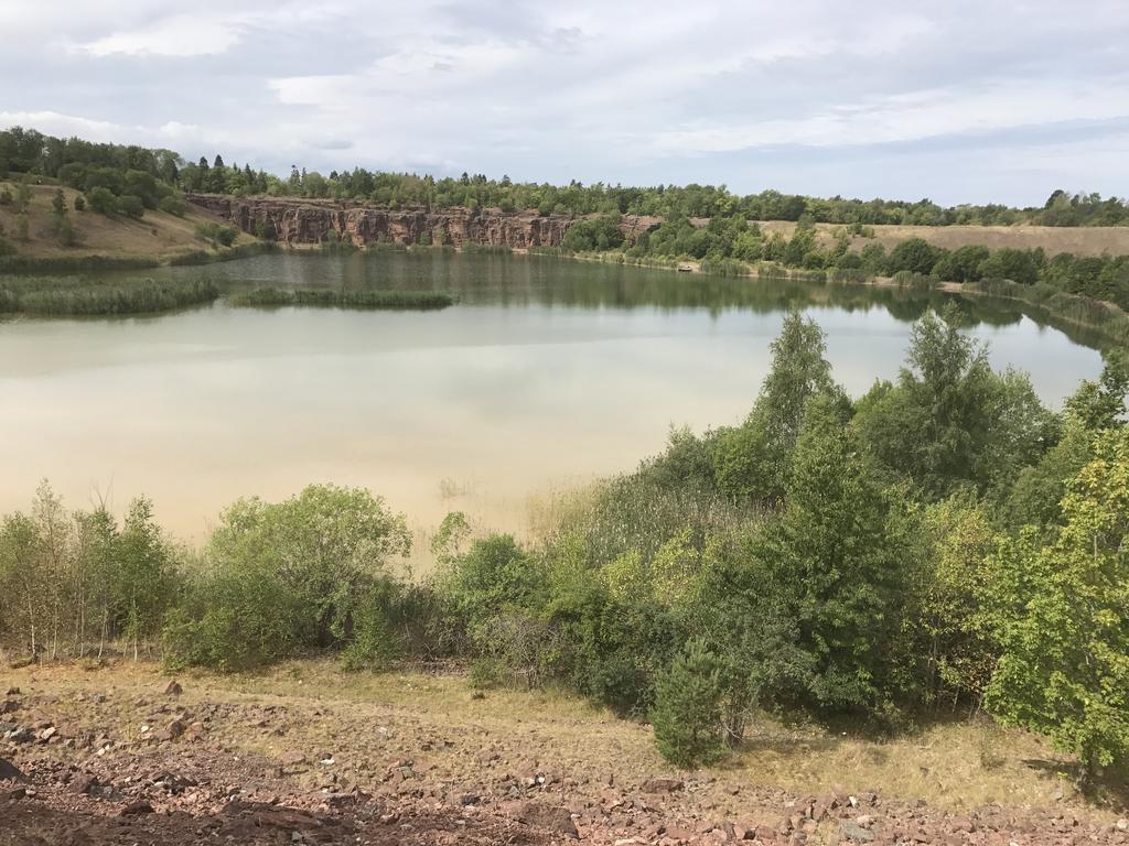 Aeventyrsgardens Vandrarhem, Kinnekulle Källby Exterior foto